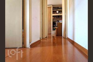 Image 10 - 884218
