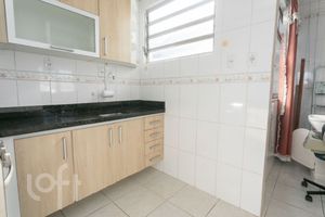 Image 9 - 884219