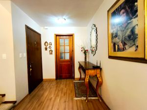 Image 8 - 884222