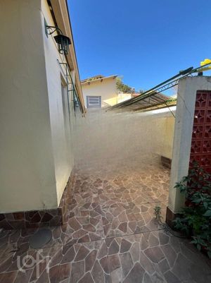 Image 10 - 884225
