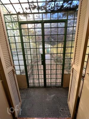 Image 19 - 884225