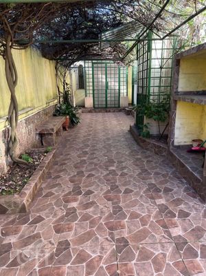 Image 8 - 884225