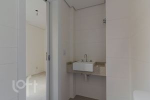 Image 7 - 884226
