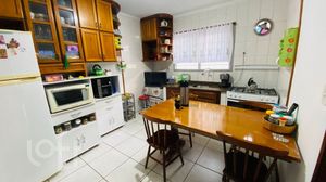Image 8 - 884228