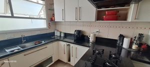 Image 22 - 884231