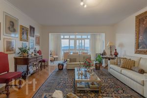 Image 37 - 884232