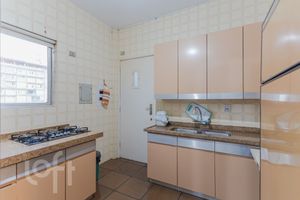 Image 18 - 884232
