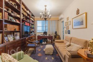 Image 10 - 884232