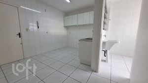 Image 11 - 884236
