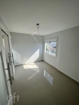 Image 12 - 884240