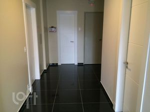 Image 16 - 884240