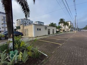 Image 13 - 884253