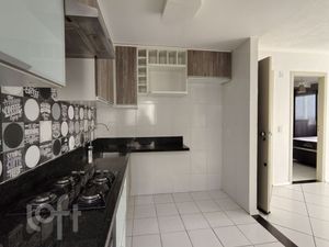 Image 4 - 884253