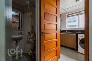 Image 30 - 884255