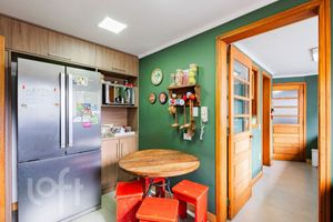 Image 28 - 884255