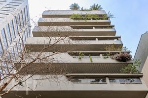 Image 32 - 884255
