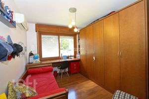 Image 9 - 884255