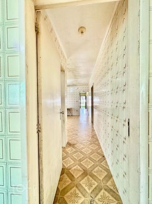 Image 21 - 884256