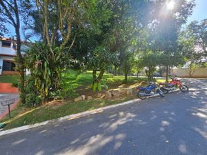 Image 1 - 884257