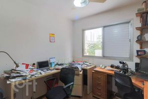 Image 17 - 884266