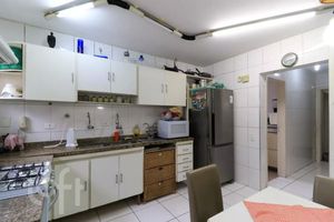 Image 8 - 884266