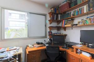 Image 18 - 884266