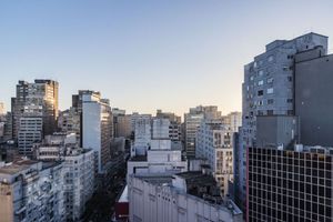 Image 11 - 884273
