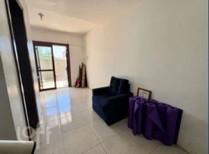 Image 3 - 884286