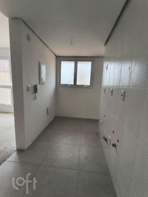 Image 15 - 884290
