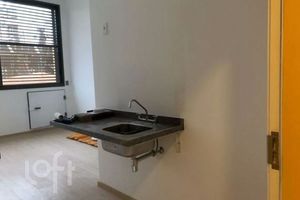 Image 10 - 884292