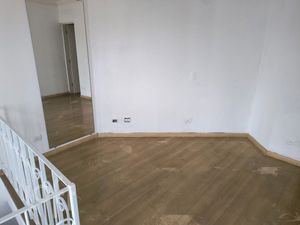 Image 10 - 884293