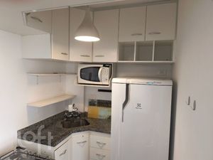 Image 13 - 884293