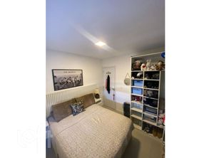 Image 3 - 884294