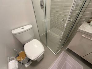 Image 9 - 884295