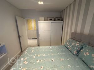 Image 4 - 884295