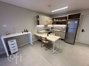 Image 15 - 884295