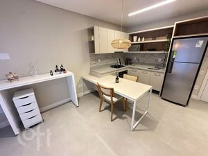 Image 14 - 884295