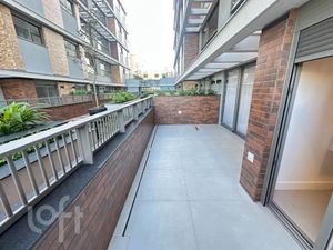 Image 3 - 884295