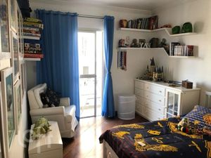 Image 8 - 884299