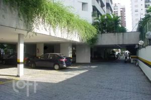 Image 15 - 884300