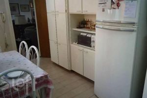 Image 5 - 884300