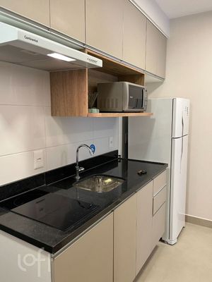 Image 7 - 884301