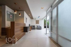 Image 17 - 884302