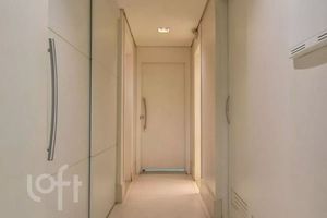 Image 37 - 884302