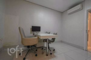 Image 9 - 884302