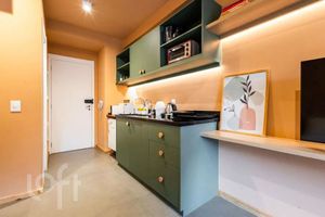 Image 4 - 884303
