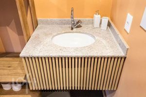 Image 9 - 884303