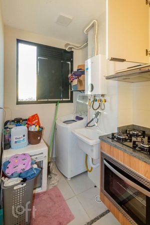 Image 11 - 884304
