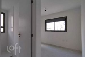Image 6 - 884306