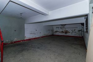 Image 21 - 884313